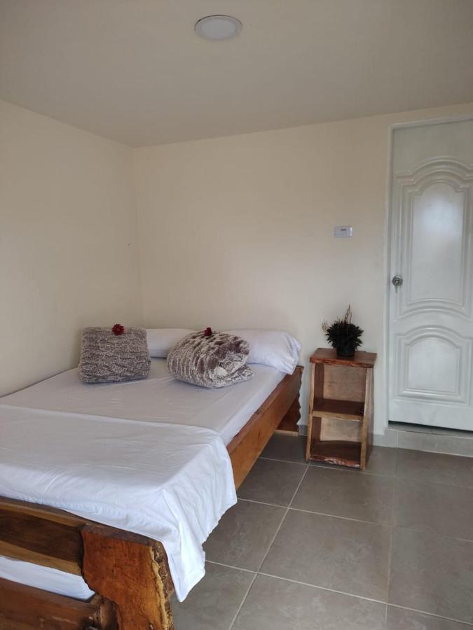 فندق Hostal Casa Madrigal فيلانديا المظهر الخارجي الصورة