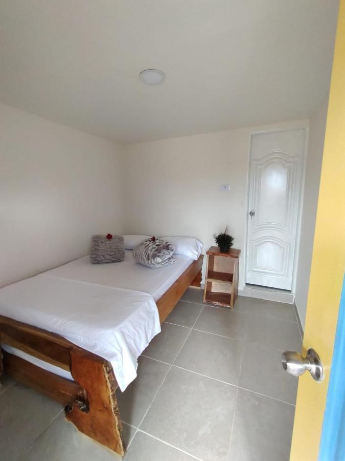 فندق Hostal Casa Madrigal فيلانديا المظهر الخارجي الصورة
